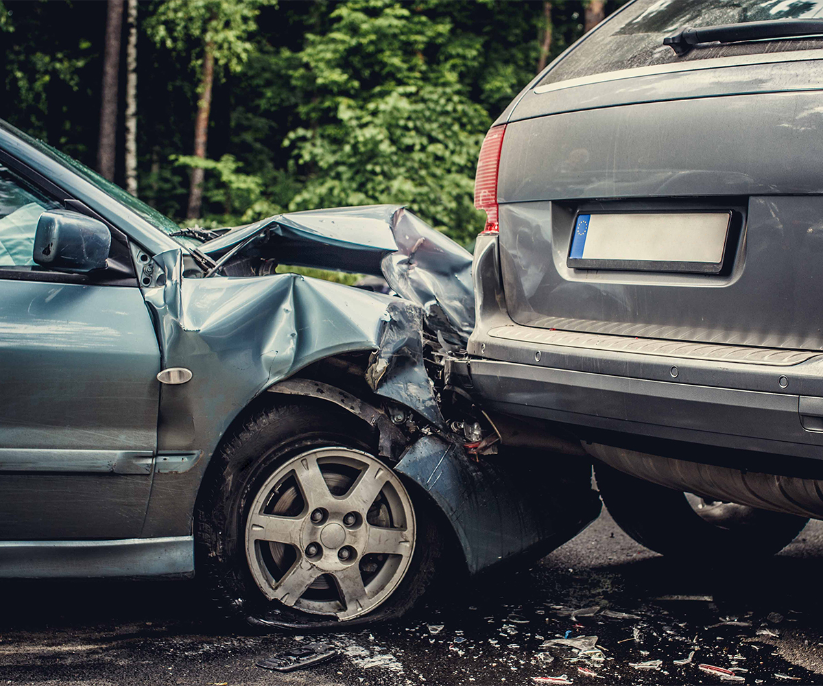 Kdy přivolat policii po dopravní nehodě: praktický průvodce pro každou situaci